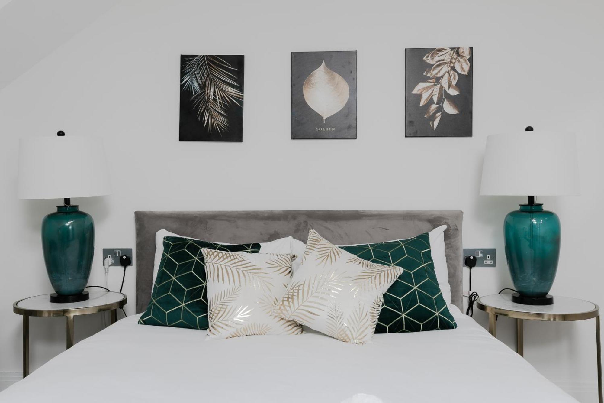 Modern Apartments Near Harrods And The Science Museum Лондон Номер фото
