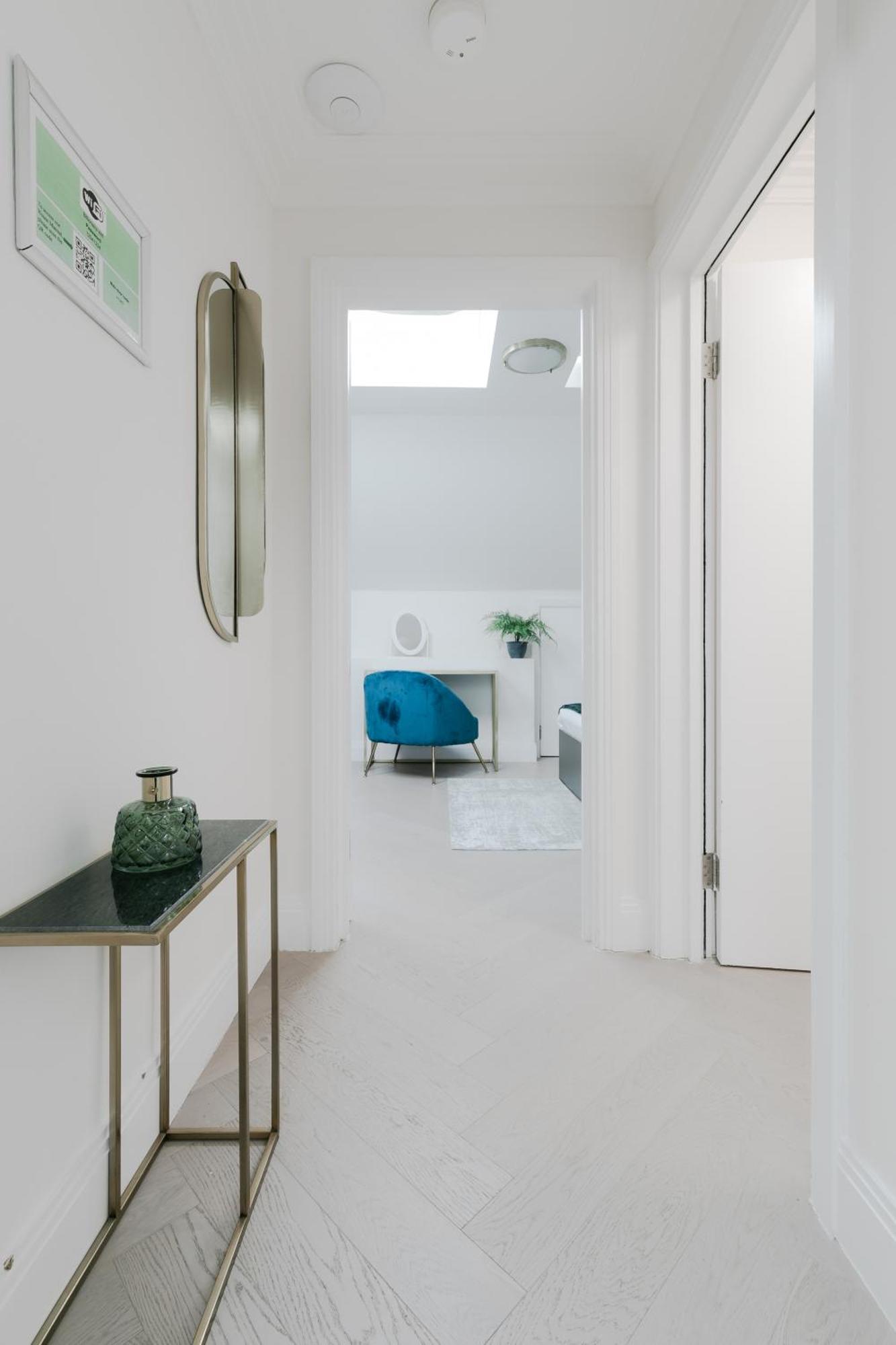 Modern Apartments Near Harrods And The Science Museum Лондон Номер фото