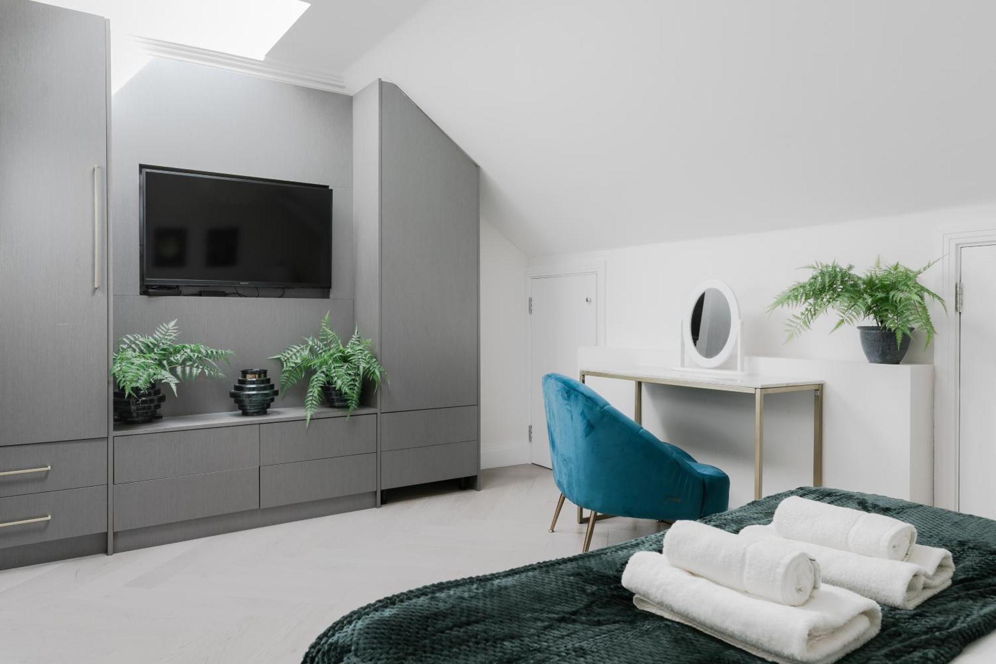Modern Apartments Near Harrods And The Science Museum Лондон Номер фото