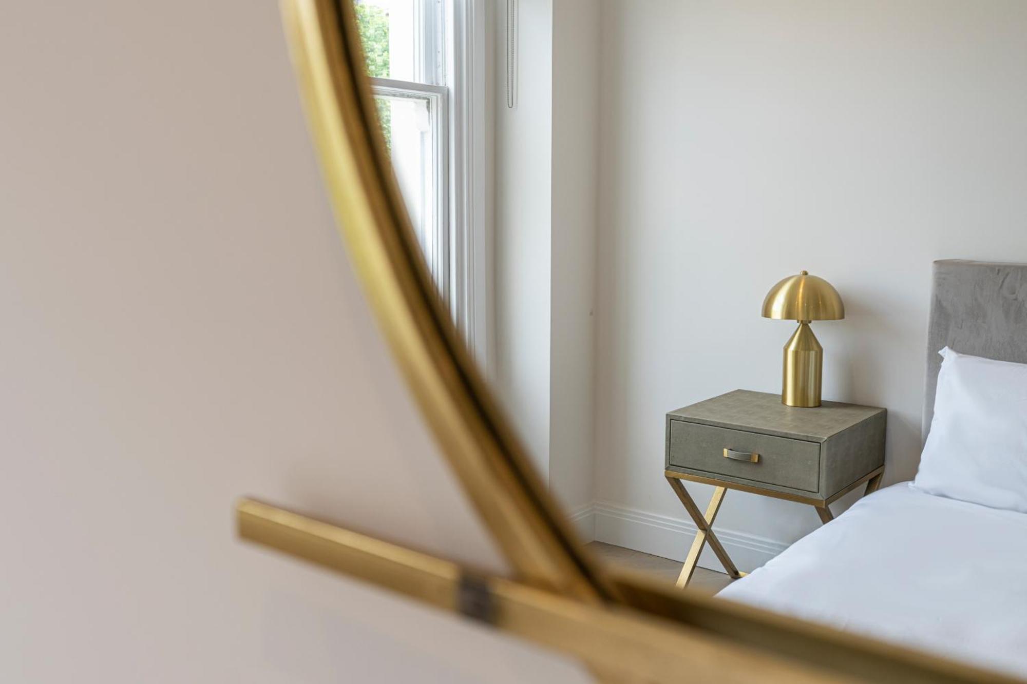 Modern Apartments Near Harrods And The Science Museum Лондон Номер фото