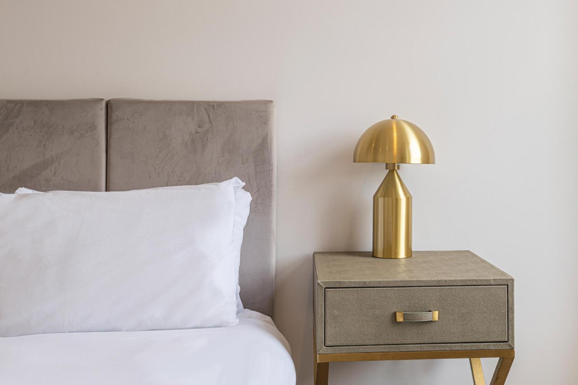 Modern Apartments Near Harrods And The Science Museum Лондон Номер фото