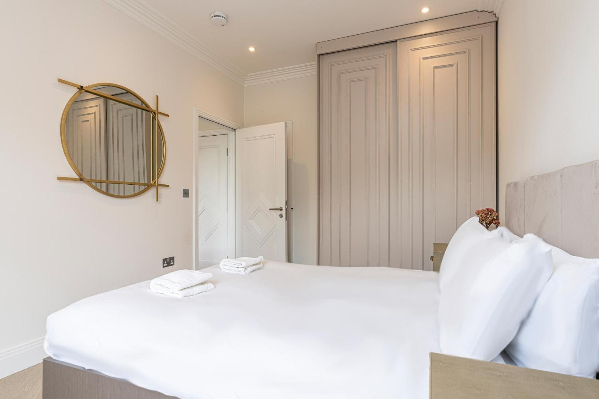 Modern Apartments Near Harrods And The Science Museum Лондон Номер фото